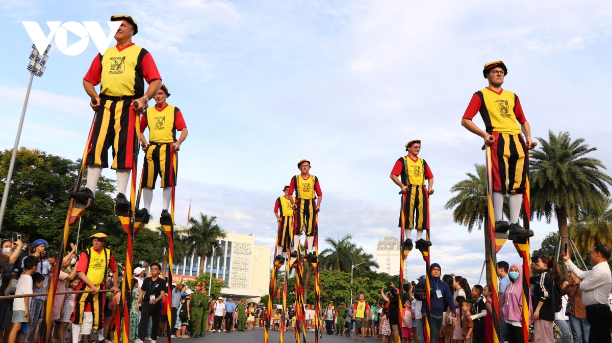 festival hue theo huong mo gan tinh cong dong hinh anh 4