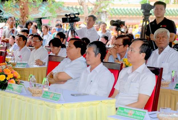 Dong thap to chuc trang trong le gio lan thu 204 ong, ba Do cong tuong hinh anh 1