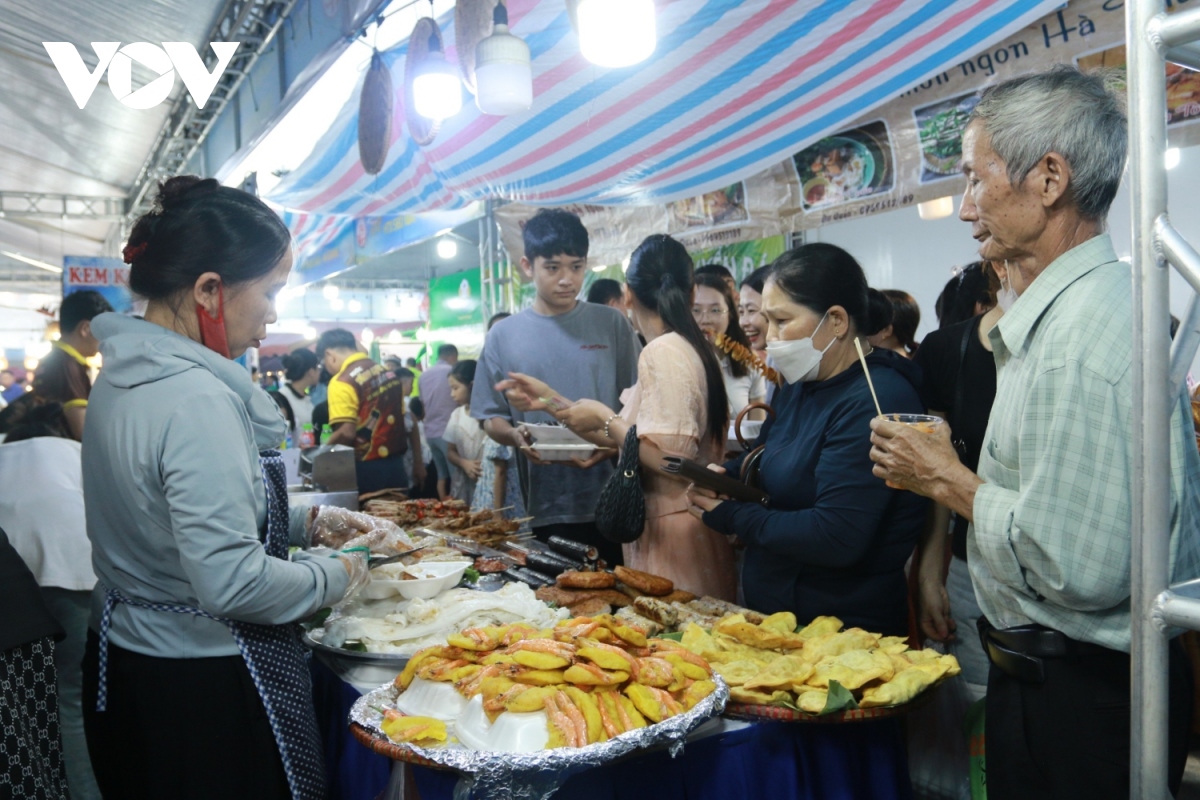 khong gian am thuc huong vi mien hoa nang chao mung le hoi vi hoa binh 2024 hinh anh 1