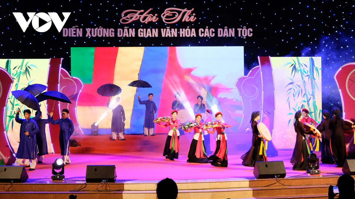 Dam da ban sac cac dan toc trong ngay hoi dien xuong van hoa dan gian hinh anh 4